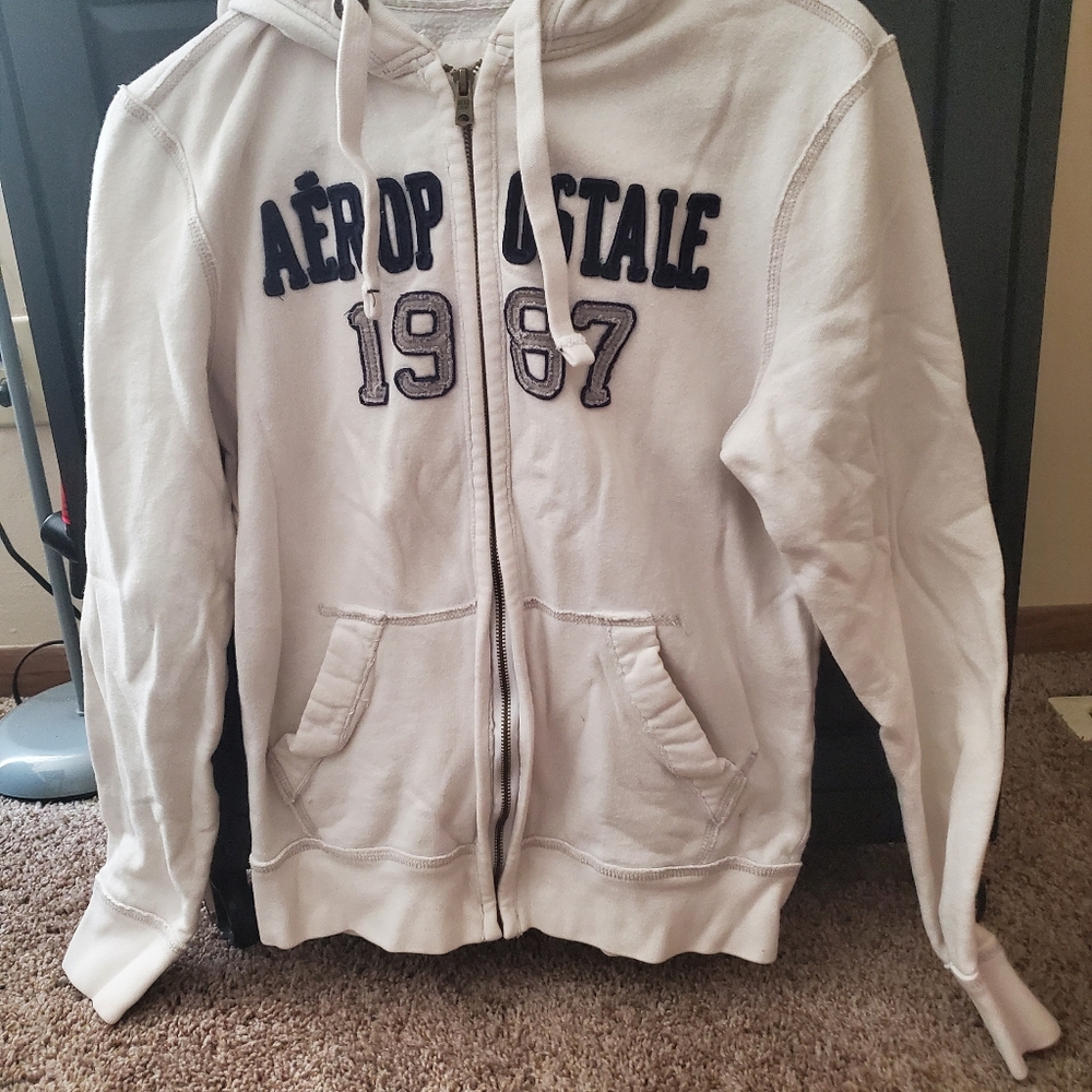 White aeropostale sweatshirt